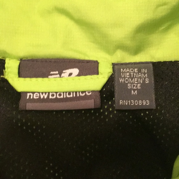 Light weight New Balance rain jacket - Picture 2 of 4